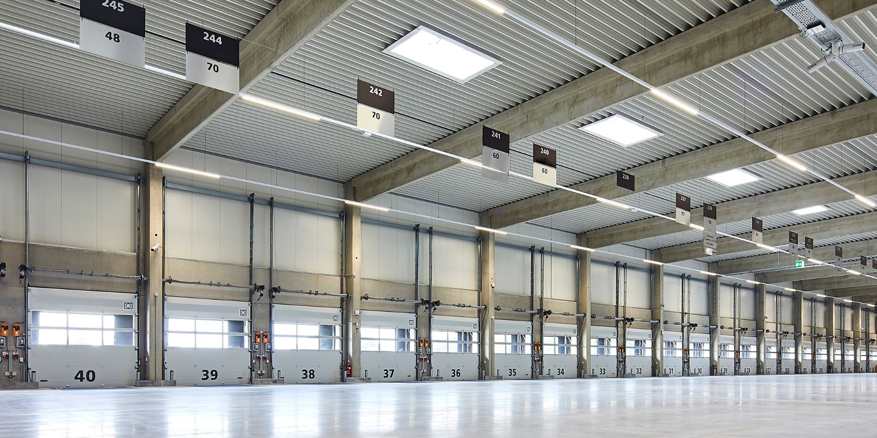 Lagerhalle definition, Hallenstandort, Hallenausstattung, Halle, Hallen, Hallenstandort, Hallenausstattung, Halle, Hallen, Lagerhalle vermieten, Lagerhalle Kosten, Lagerhalle mieten, Hallenbau